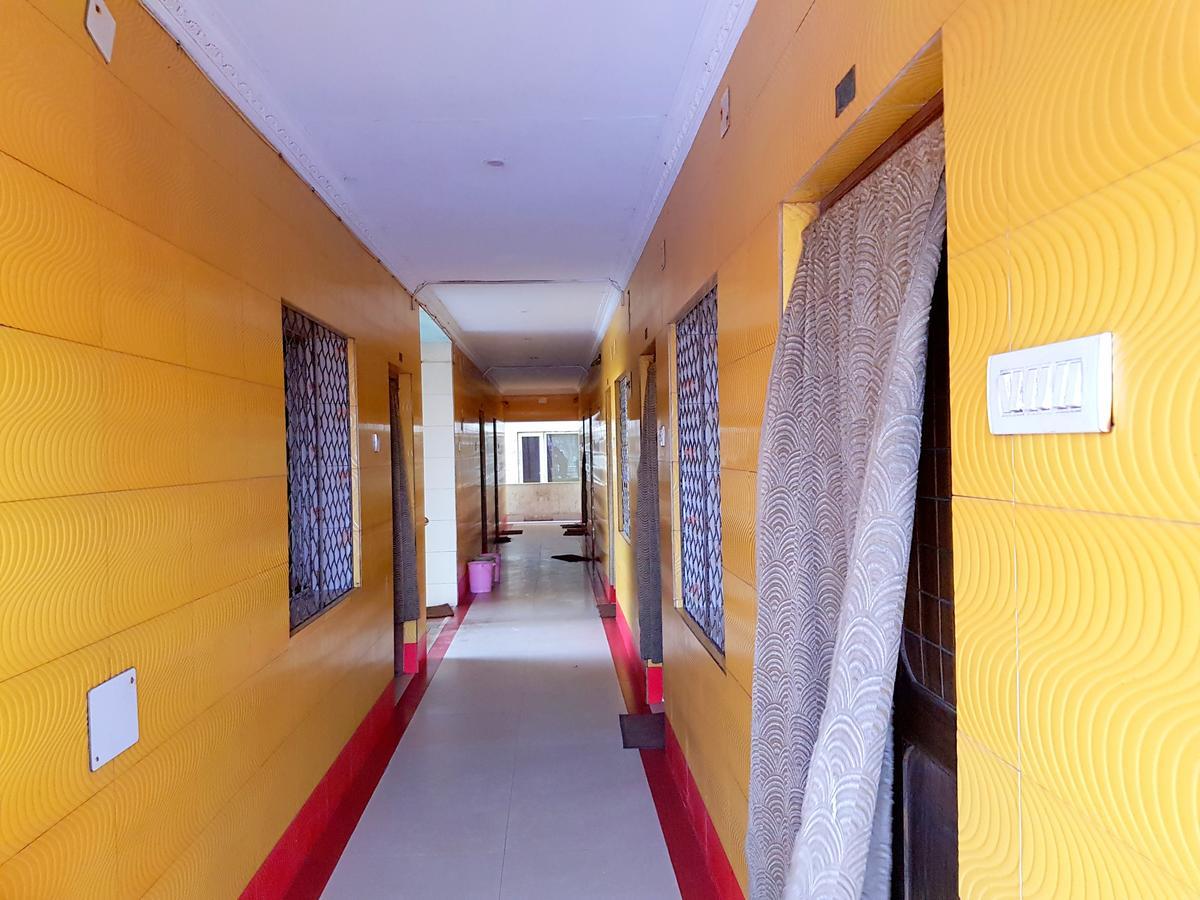 Hotel Swarg Puri Esterno foto