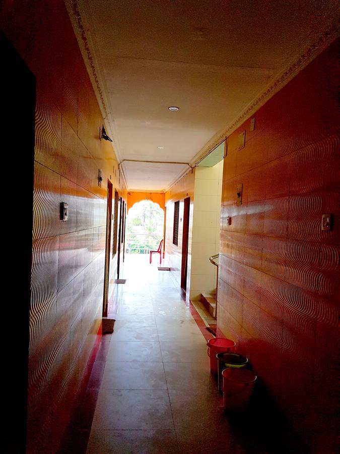 Hotel Swarg Puri Esterno foto