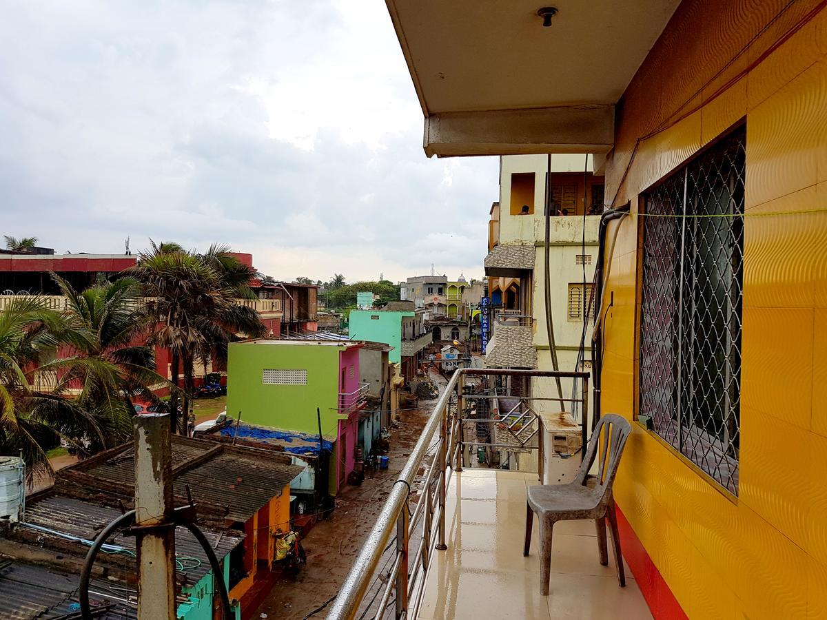 Hotel Swarg Puri Esterno foto