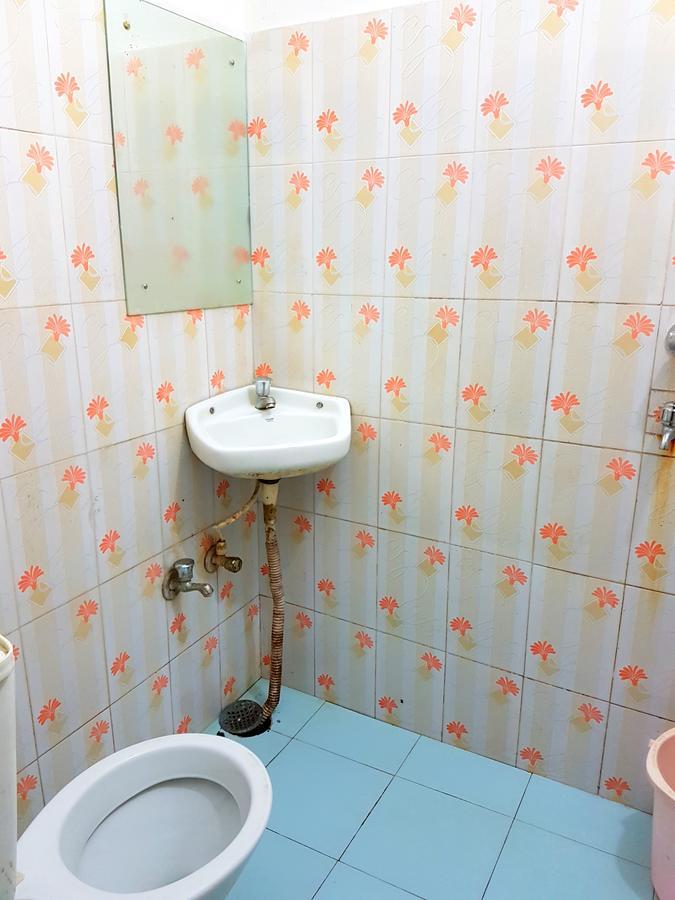 Hotel Swarg Puri Esterno foto